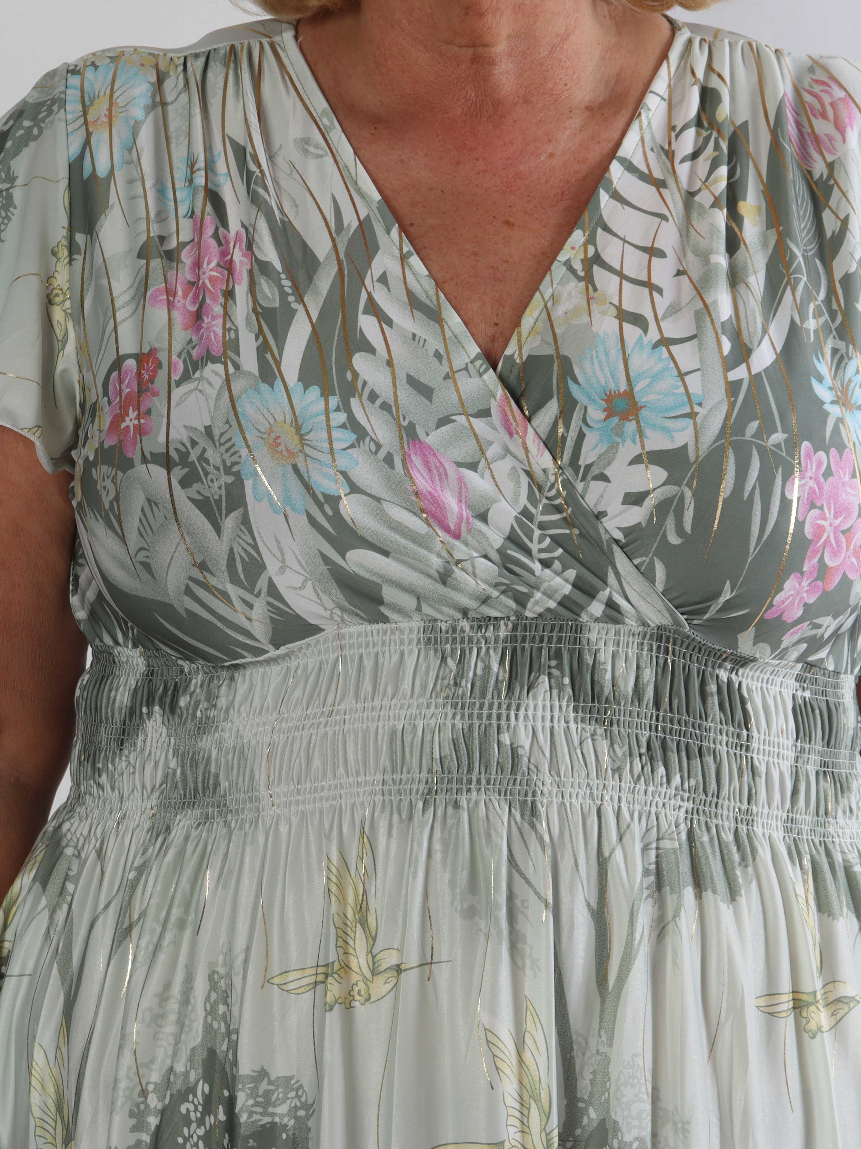 Pams Hummingbird Short - Kort plus size kjole med fuglemotiver og guld detaljer